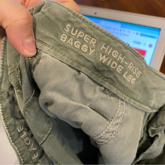 American eagle super high-rise baggy wide leg cargo pants women’s 6 short olive - Picture 12 of 16